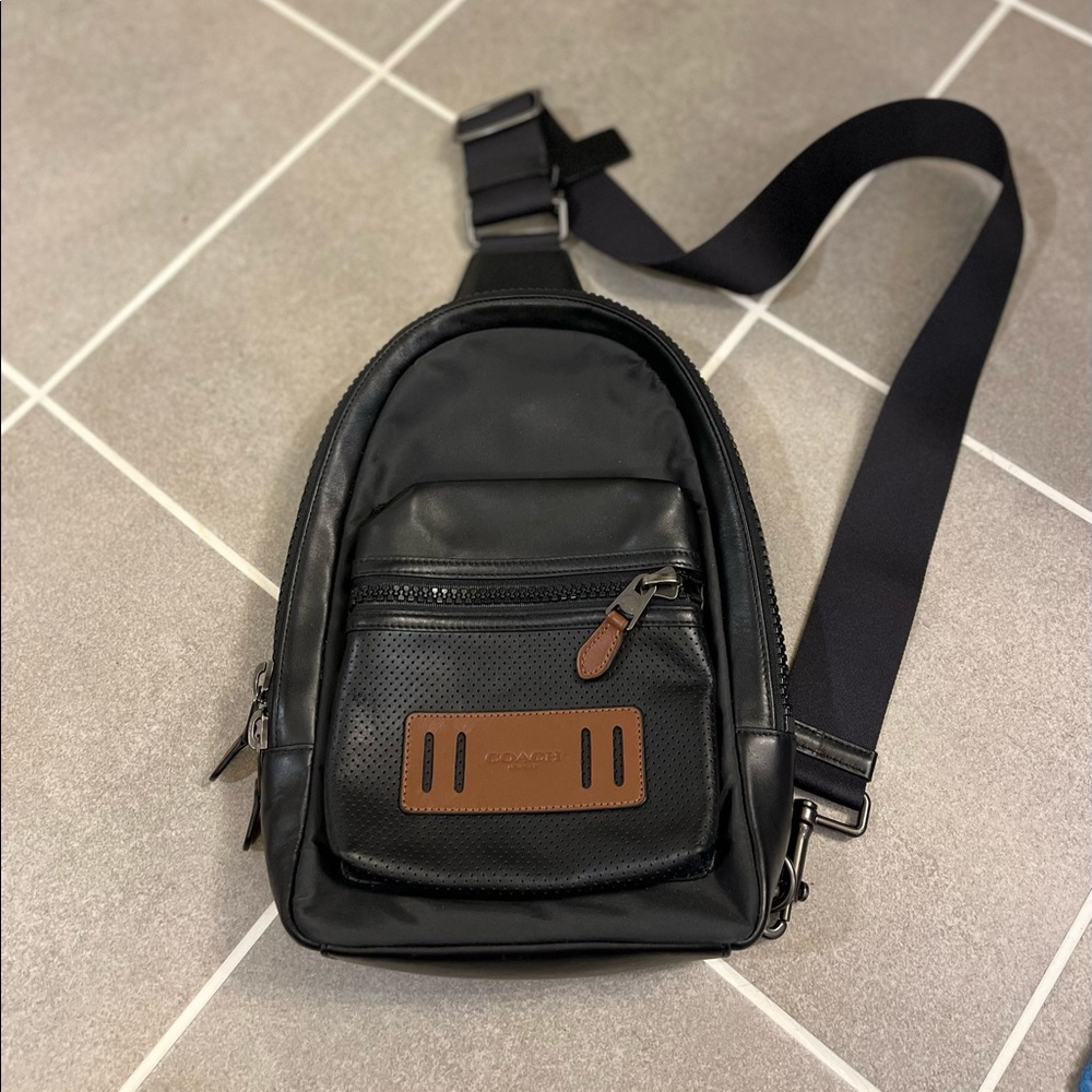 Coach New York Trek Terrain Sling Backpack Bag Perfed Leather Black Single Strap